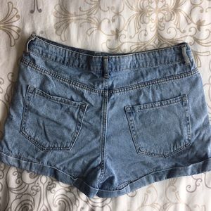Forever 21 Shorts - Forever 21 Light Wash Denim Shorts Size 30 Forever 21 Shorts - Forever 21 Light Wash Denim Shorts Size 30